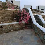 بيت للعطل Le Bleu De Tinos *